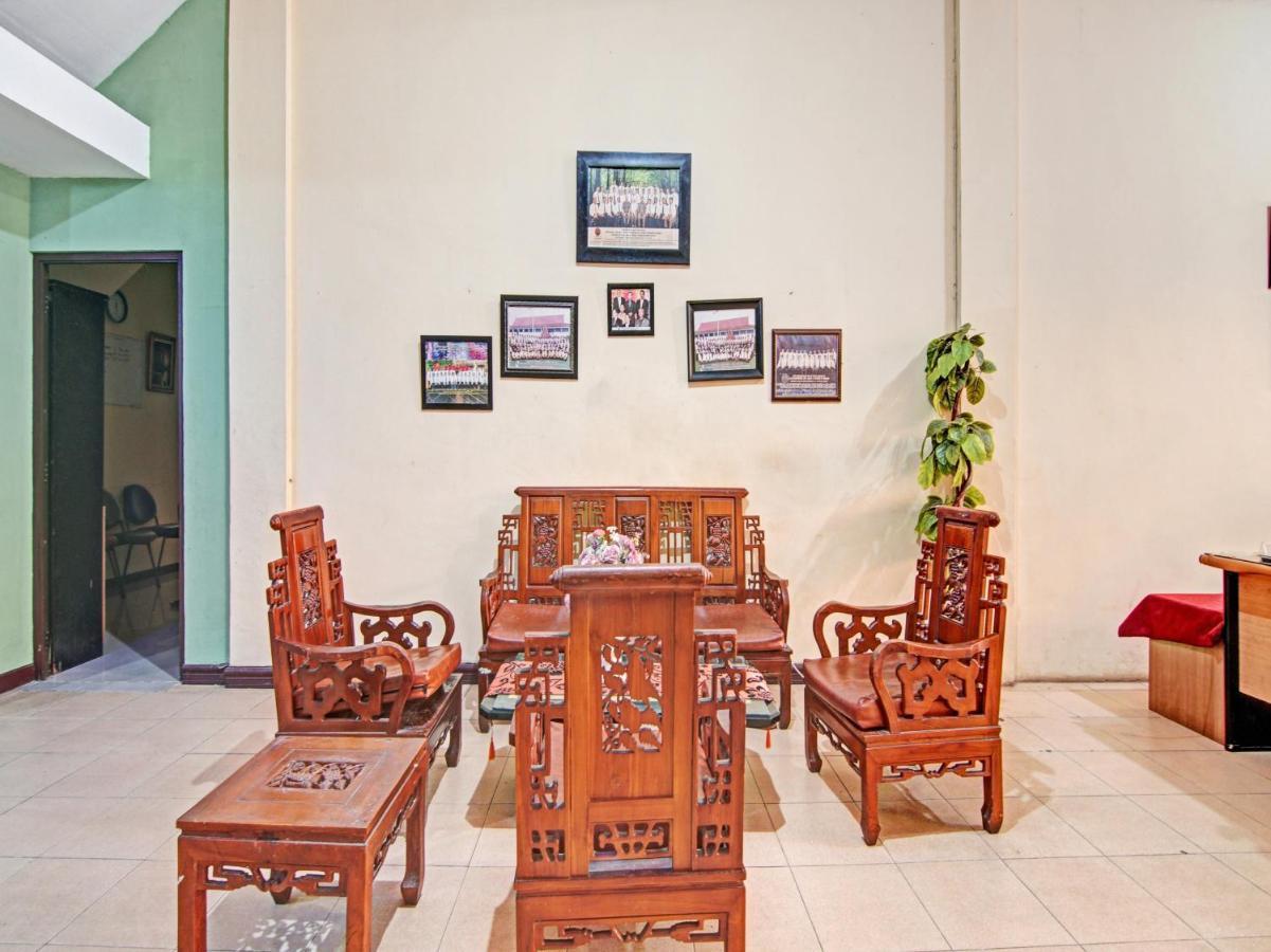 Spot On 90418 Akasia Syariah Pekanbaru