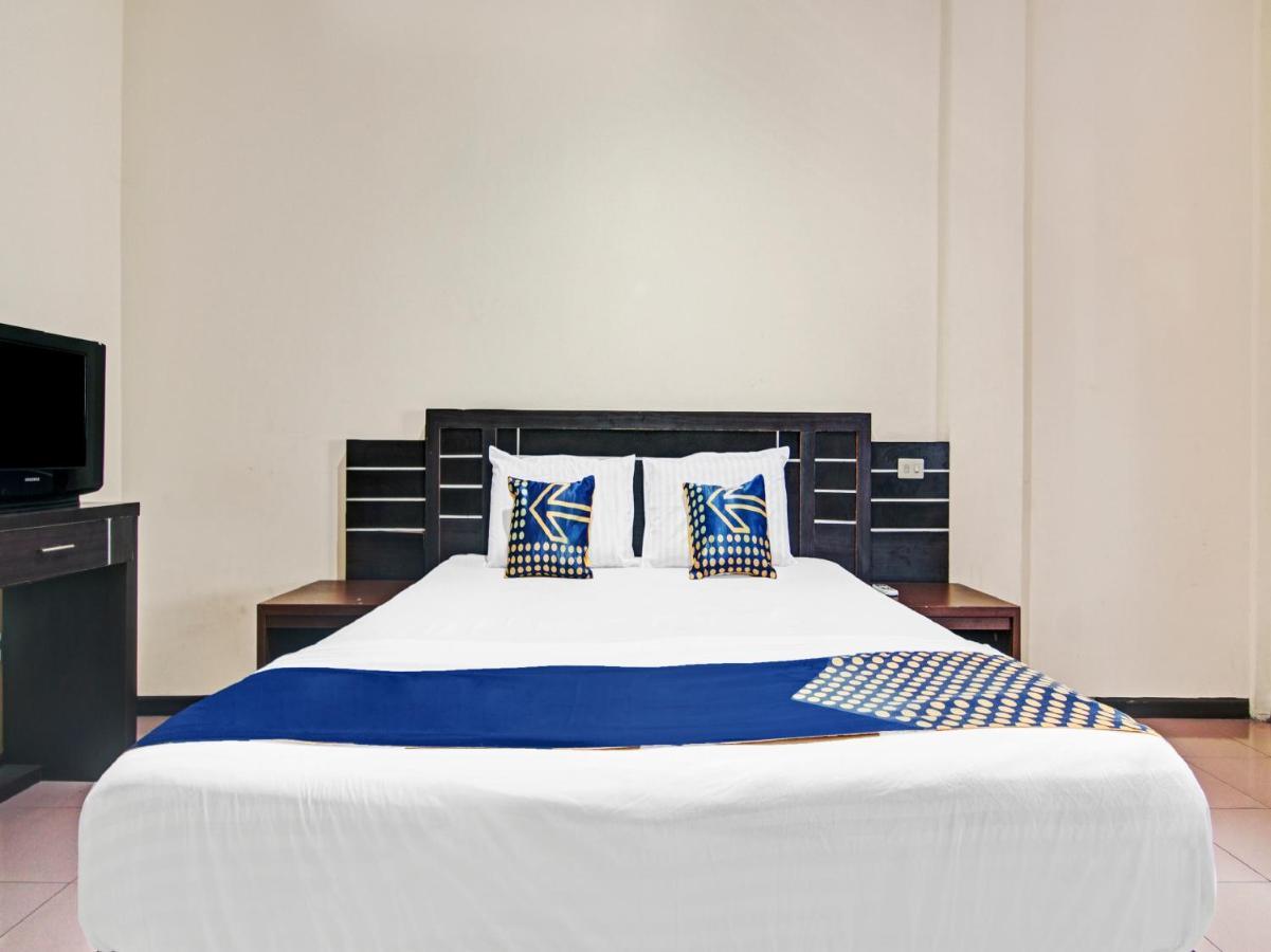 Spot On 90418 Akasia Syariah Hotel 2*